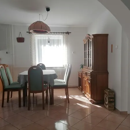 Agnes Nyaralohaz بيت للعطل *