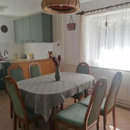 Agnes Nyaralohaz زلاكاروس