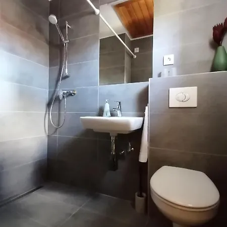 Agnes Nyaralohaz زلاكاروس