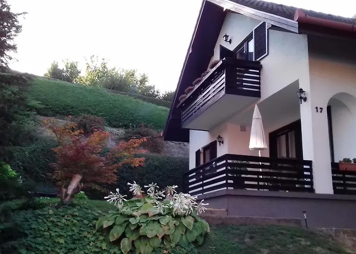 Semesterbostad Agnes Nyaralohaz *